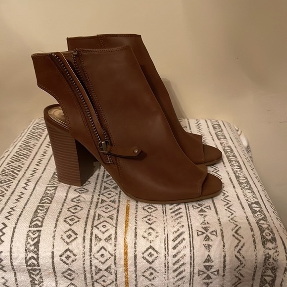 Perfect for spring or summer open toe booties - Picture 3 of 4